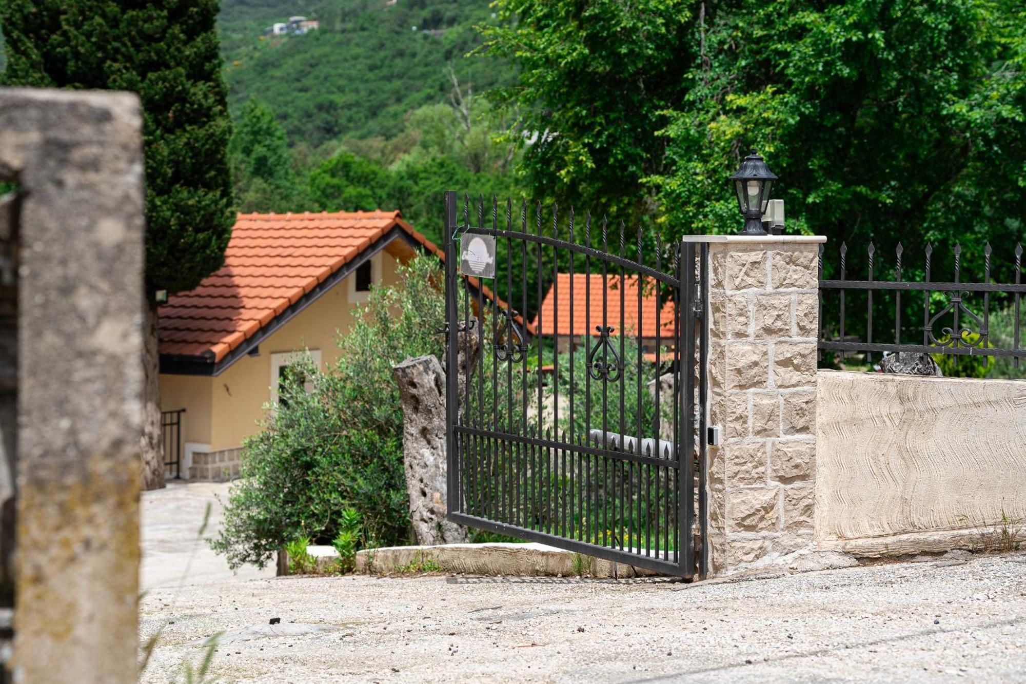 Sunset & Sunrise Villas In Stanisici-Two Villas With Common Pool Budva Bagian luar foto